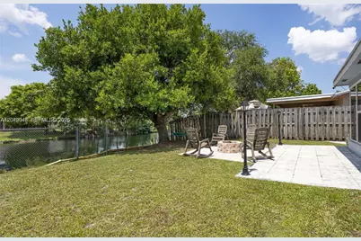 8350 NW 27th Pl, Sunrise, FL 33322 - Photo 9