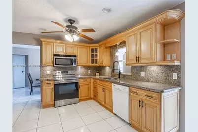 8350 NW 27th Pl, Sunrise, FL 33322 - Photo 5