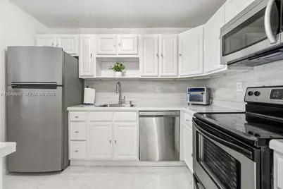 140 Lakeview Dr #203, Weston, FL 33326 - Photo 9