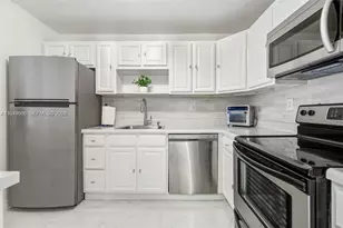 140 Lakeview Dr, Weston, FL 33326 - Photo 9
