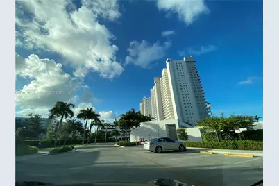 14951 NE Royal Oaks Ln #1403, North Miami, FL 33181 - Photo 45