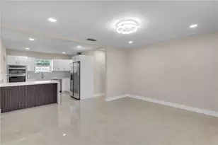 378 SW 6th St, Florida City, FL 33034 - Photo 9