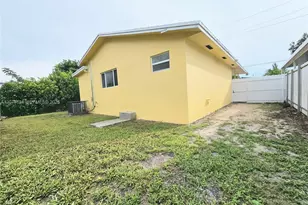 2010 NW 70th St, Miami, FL 33147 - Photo 13