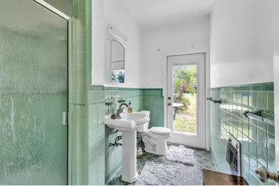 400 NE 2nd St #1, Pompano Beach, FL 33060 - Photo 5