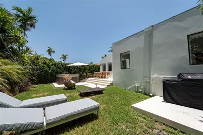 8926 Emerson Ave, Surfside, FL 33154 - Photo 29