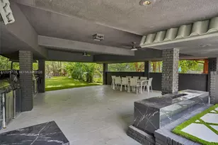 315 NE 122nd St, North Miami, FL 33161 - Photo 11