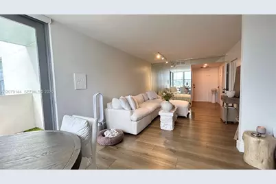 2899 Collins Ave #1714, Miami Beach, FL 33140 - Photo 5