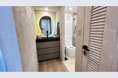 2899 Collins Ave #1714, Miami Beach, FL 33140 - Photo 9