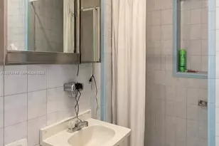 3441 NW 17th St, Miami, FL 33125 - Photo 9
