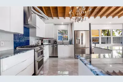 380 SE 1st Ter, Pompano Beach, FL 33060 - Photo 15