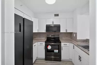 501 SW 1st St #607, Miami, FL 33130 - Photo 3