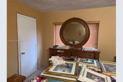 962 E 19th St, Hialeah, FL 33013 - Photo 19