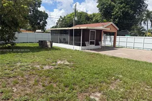 962 E 19th St, Hialeah, FL 33013 - Photo 5