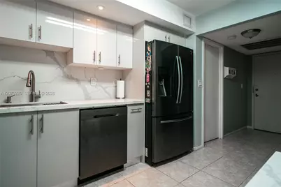 2001 Atlantic Shores Blvd #320, Hallandale Beach, FL 33009 - Photo 9