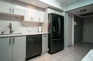 2001 Atlantic Shores Blvd, Hallandale Beach, FL 33009 - Photo 9