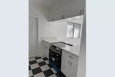 8017 Byron Ave #6, Miami Beach, FL 33141 - Photo 5