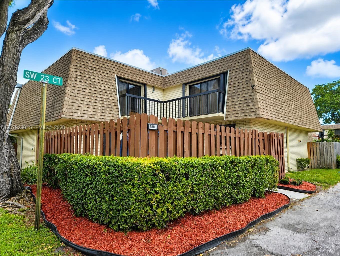 8215 SW 23rd Ct #17D - 8215 SW 23rd Ct #17D, North Lauderdale, FL 33068 Luxury Property | Jose Angel Pina