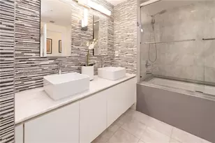 601 NE 36th St, Miami, FL 33137 - Photo 13