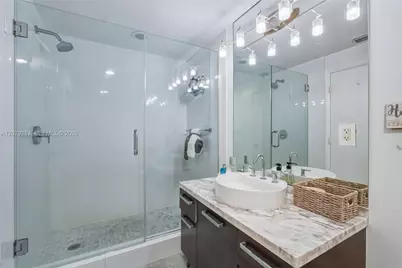 253 NE 2nd St #1007, Miami, FL 33132 - Photo 19
