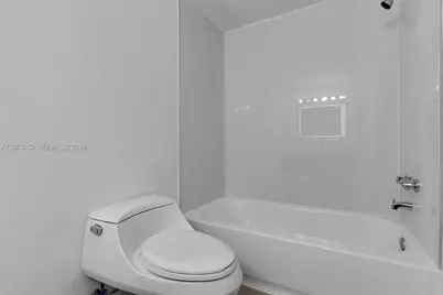 11930 N Bayshore Dr #704, North Miami, FL 33181 - Photo 27