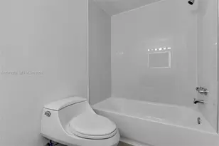 11930 N Bayshore Dr, North Miami, FL 33181 - Photo 27