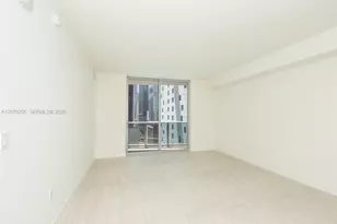 77 SE 5th St, Miami, FL 33131 - Photo 9