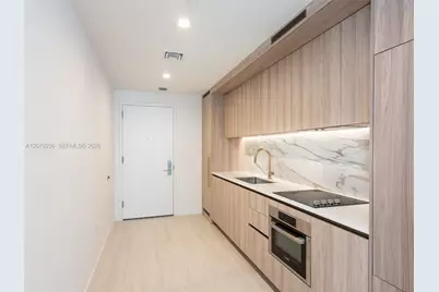 77 SE 5th St #1714, Miami, FL 33131 - Photo 5