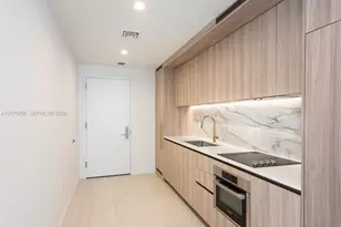 77 SE 5th St, Miami, FL 33131 - Photo 5