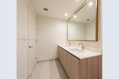 77 SE 5th St #1714, Miami, FL 33131 - Photo 17