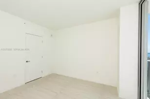 77 SE 5th St, Miami, FL 33131 - Photo 13
