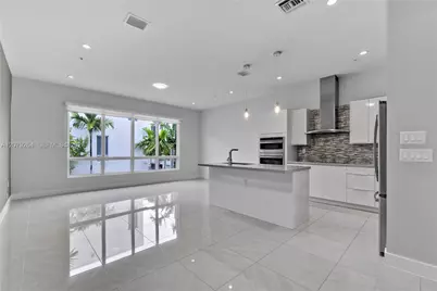 10517 NW 66th St, Doral, FL 33178 - Photo 3