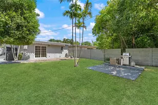 684 NE 35th St, Oakland Park, FL 33334 - Photo 7