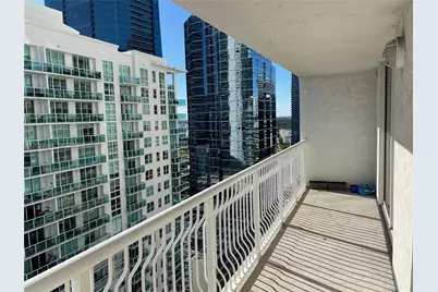 1200 Brickell Bay Dr #2303, Miami, FL 33131 - Photo 5