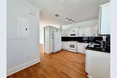 1135 Cliffrose St, Hollywood, FL 33019 - Photo 11