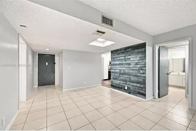 16325 Golf Club Rd #104, Weston, FL 33326 - Photo 7