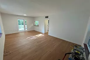 5765 SW 48th St, Miami, FL 33155 - Photo 9