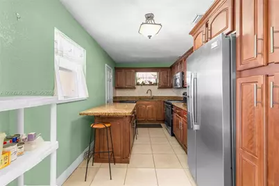 311 SW 70th Ter, Pembroke Pines, FL 33023 - Photo 7