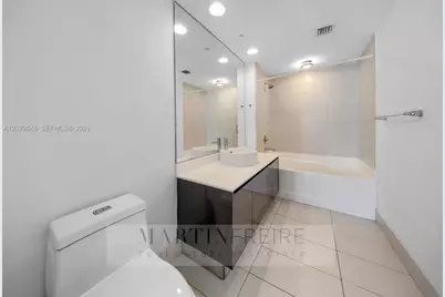 31 SE 6th St #1402, Miami, FL 33131 - Photo 13