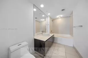 31 SE 6th St, Miami, FL 33131 - Photo 13
