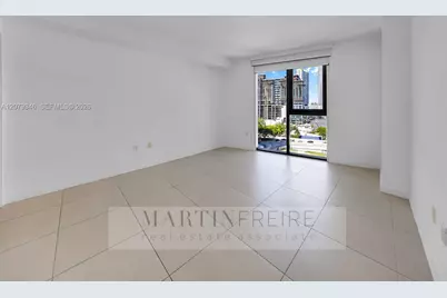 31 SE 6th St #1402, Miami, FL 33131 - Photo 5