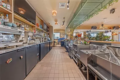8399 NW 12th St, Doral, FL 33126 - Photo 15