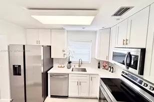 2377 SW 16th Dr, Deerfield Beach, FL 33442 - Photo 1