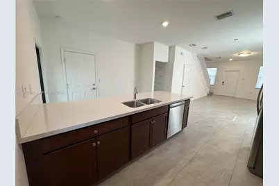 1602 SW 28th Ct, Fort Lauderdale, FL 33315 - Photo 5