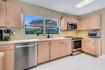 743 NW 174th Ter, Pembroke Pines, FL 33029 - Photo 9