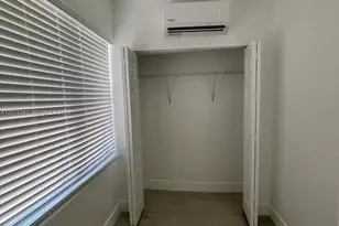 1051 NW 2nd St, Miami, FL 33128 - Photo 3