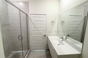8015 NW 104th Ave, Doral, FL 33178 - Photo 9