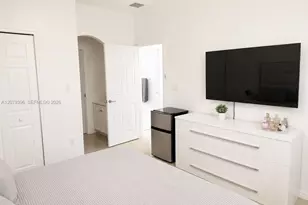 744 SW 106th Ave, Pembroke Pines, FL 33025 - Photo 11