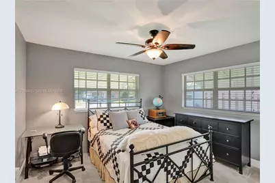 4681 NE 2nd Ave, Oakland Park, FL 33334 - Photo 11