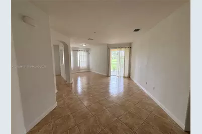 10132 NW 7th St #102, Miami, FL 33172 - Photo 5
