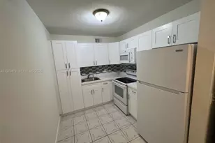 301 SW 135th Ave, Pembroke Pines, FL 33027 - Photo 7